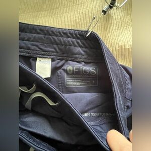 Figs Zamora jogger in Navy size SMALL